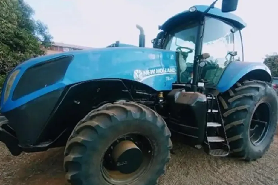 Leilão do Agro tem Tratores New Roland, Valtra, Case, Caminhões e caminhonete