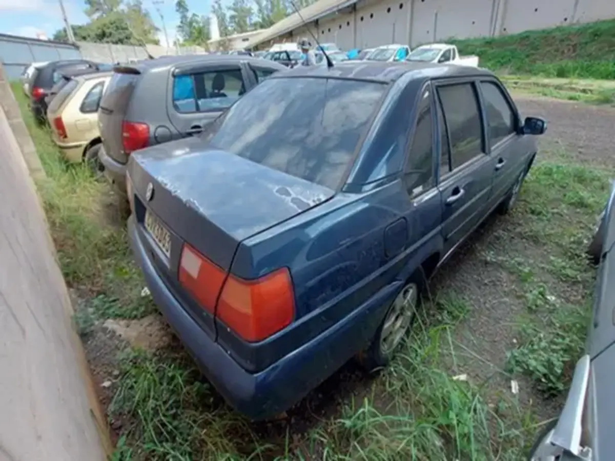 Volkswagen Santana, Monza, Gol Bola e outros veículos no leilão de transito