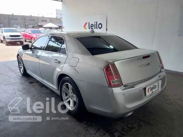 chrysler-300c-leilao-veiculos-oportunidade-investir-renda-extra
