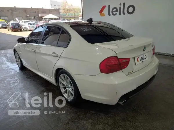 mercedes-benz-318i-leilao-veiculos-oportunidade-investir-renda-extra