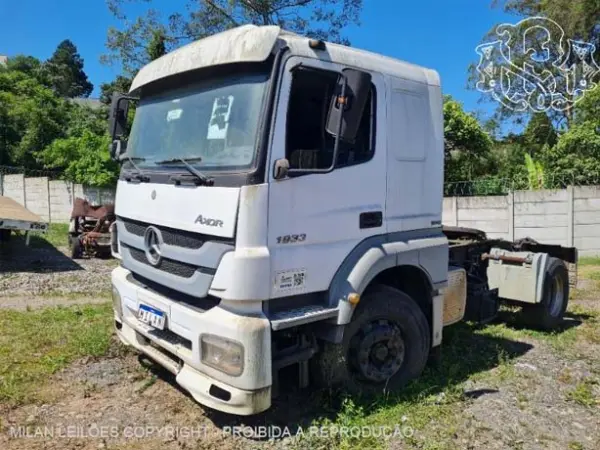 caminhao-mercedes-benz-leilao-veiculos-oportunidade-investir-renda-extra
