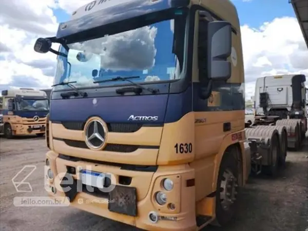 caminhao-mercedes-benz-leilao-veiculos-oportunidade-investir-renda-extra
