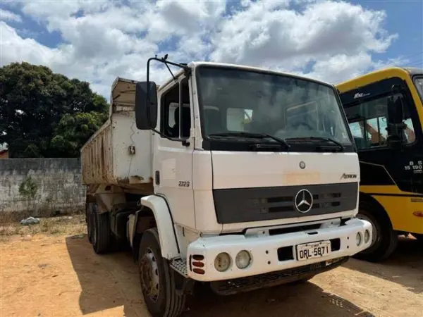 caminhao-mercedes-benz-leilao-veiculos-oportunidade-investir-renda-extra