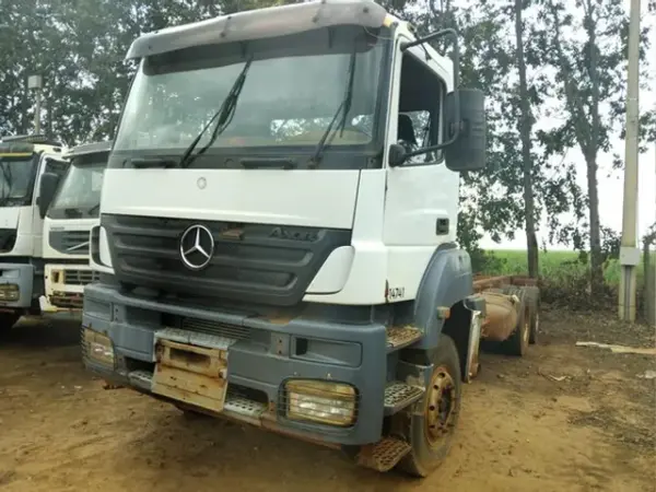 caminhao-mercedes-benz-leilao-veiculos-oportunidade-investir-renda-extra
