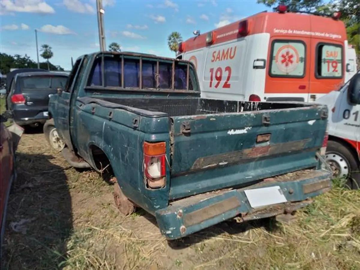 Chevrolet D20, Corolla, Fiat Strada a partir de 800 Reais no Leilão do Tribunal de Justiça