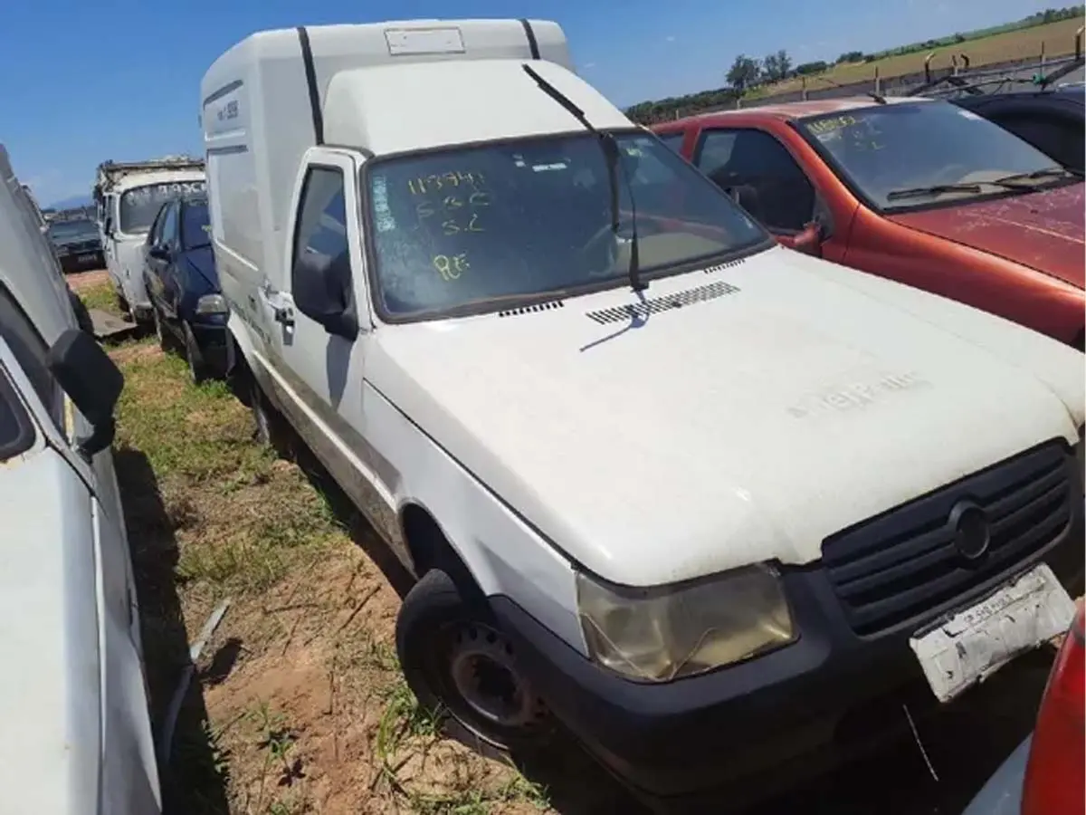 Leilão do Detran tem Kombi, Fiorino, Saveiro, Ford Courier