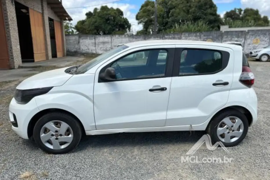 11 Fiat Mobi e outros veículos como Fiat Argo, Strada, Doblo, Renault Master e trator no leilão de Prefeitura