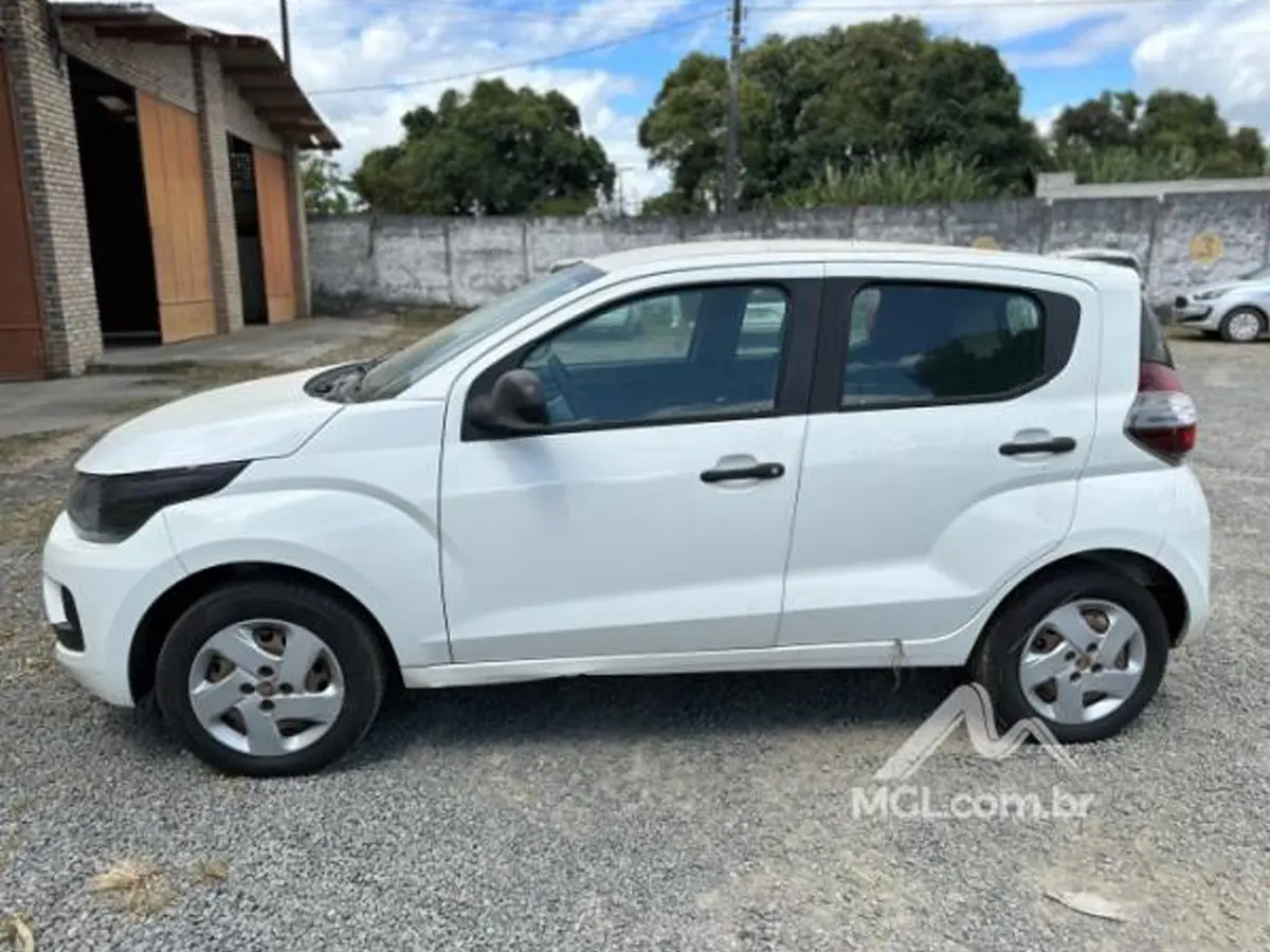 11 Fiat Mobi e outros veículos como Fiat Argo, Strada, Doblo, Renault Master e trator no leilão de Prefeitura