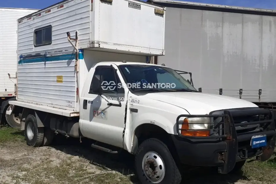 17 Ford F4000 a partir de 28 mil Reais no leilão de companhia elétrica