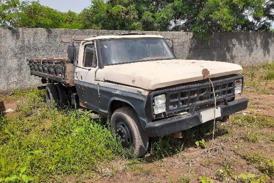 Leilão da PRF tem Ford F4000, L200, GM S10 a partir de 3 Mil Reais