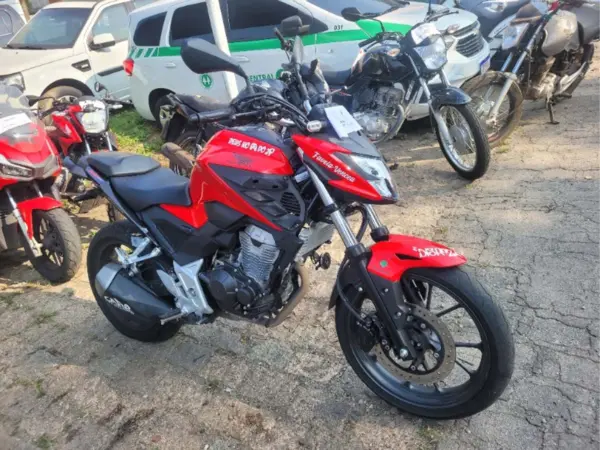 honda-cb300-leilao-motos-oportunidade-investir-renda-extra
