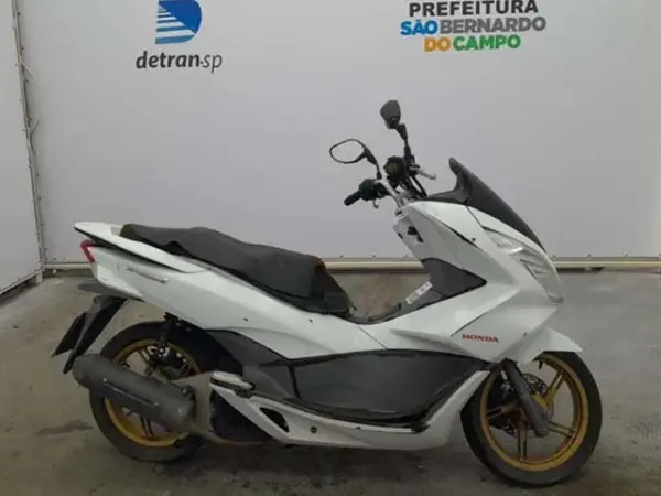 honda-pcx-leilao-motos-oportunidade-investir-renda-extra