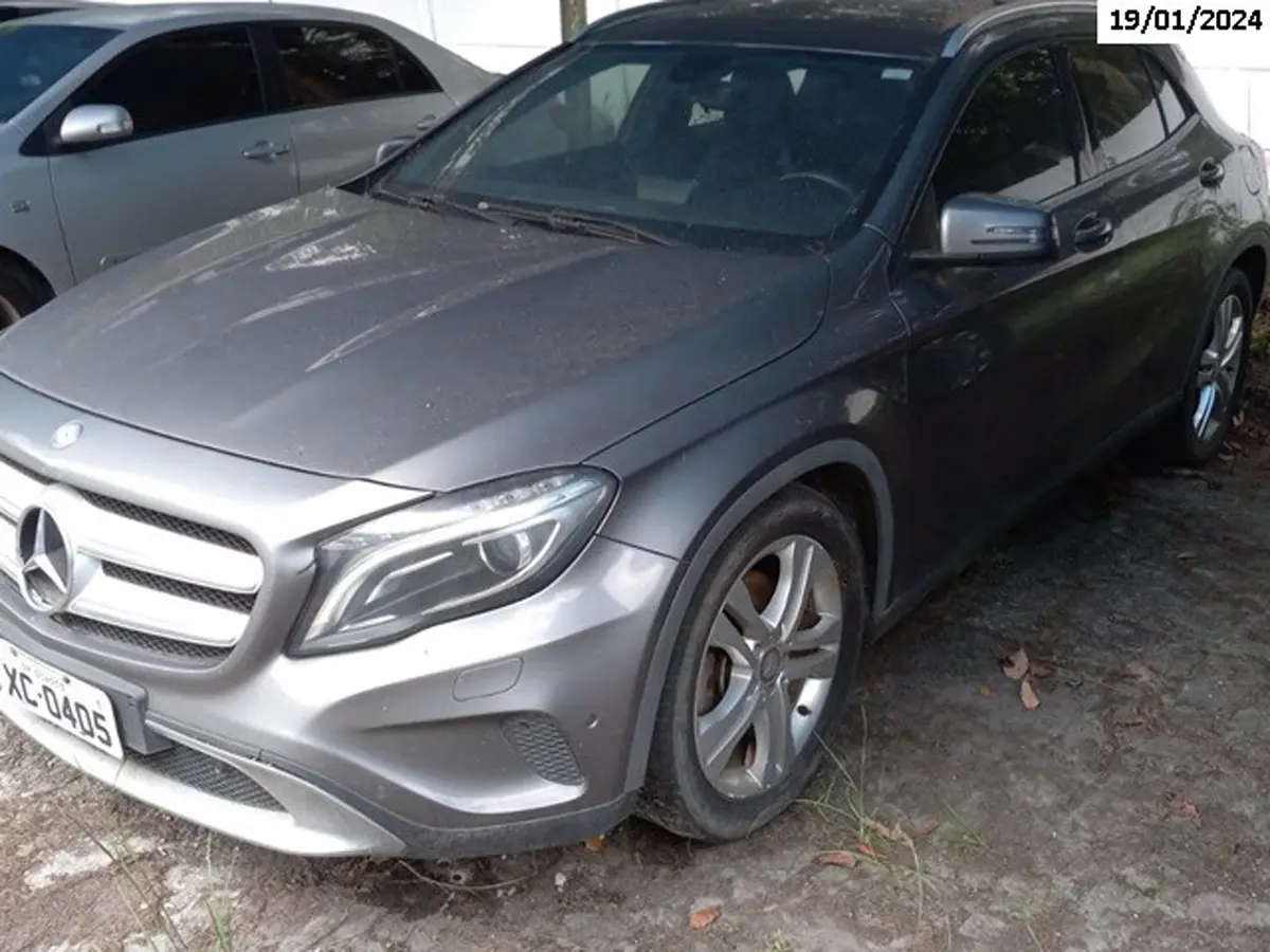 Mercedes-Benz GLA 250 a partir de 39 mil, moto por 400 Reais no leilão do Ministério da Justiça