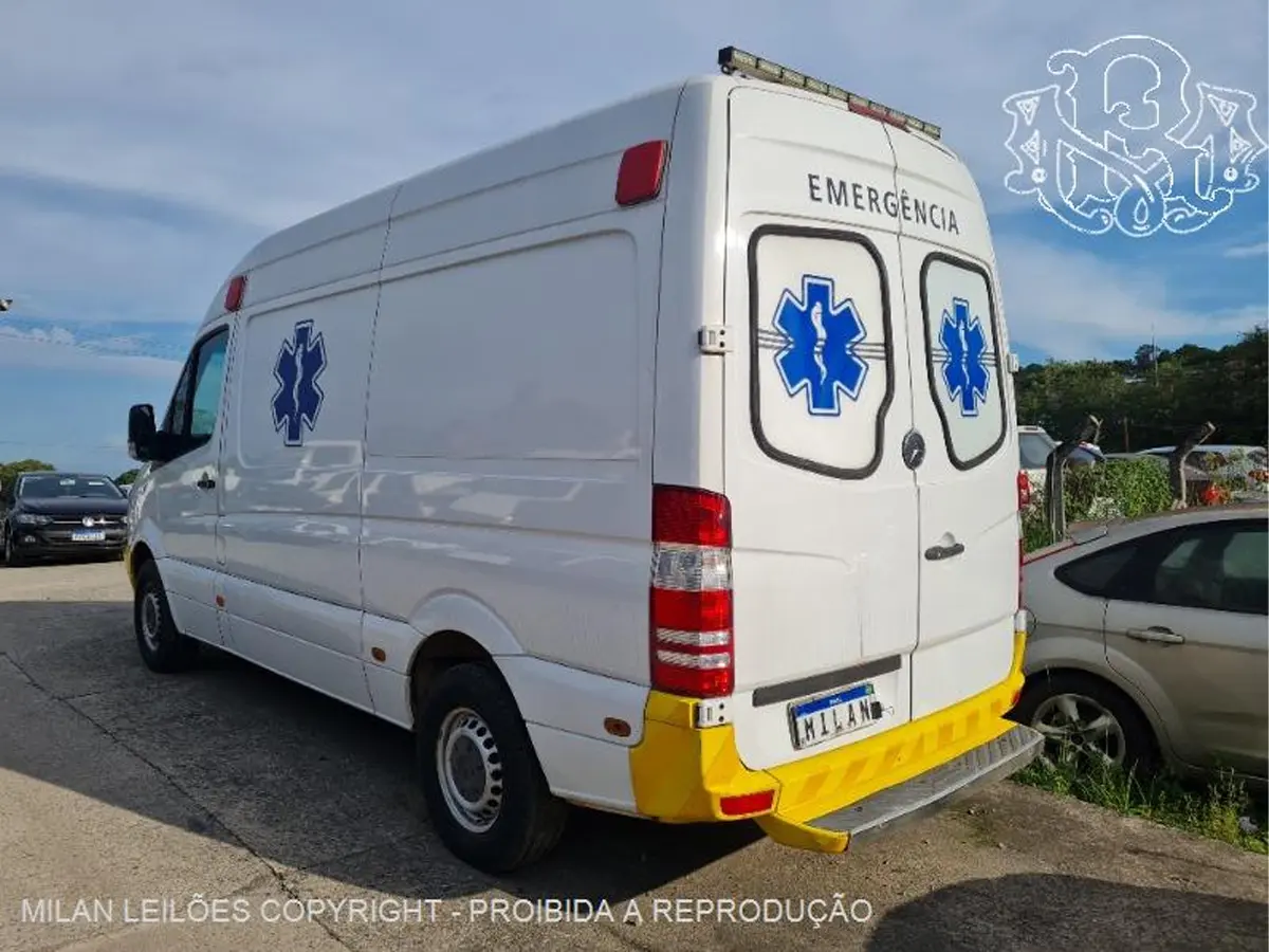 Leilão de Frota tem Caminhões Mecedes-Benz, Sprinter, Kombi e Empilhadeiras a partir de 500 Reais