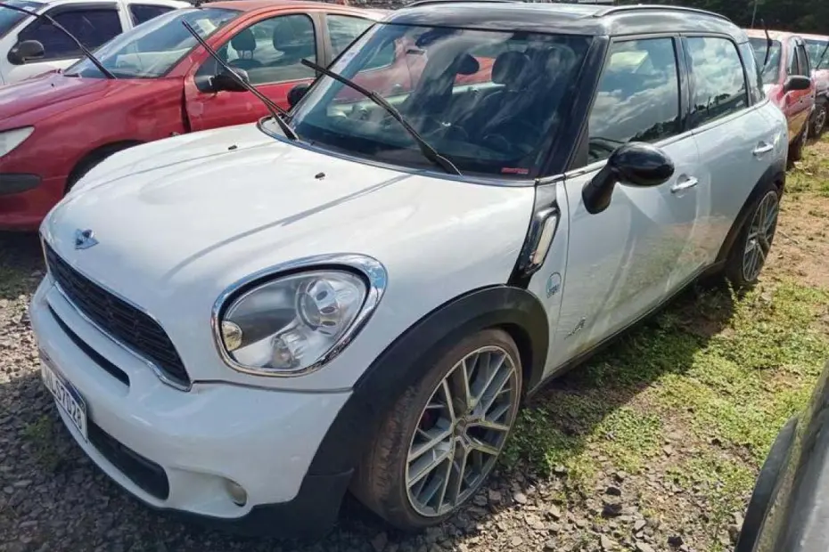 Mini Cooper, Tempra, Sandero, Siena e outros veículos no leilão do Detran