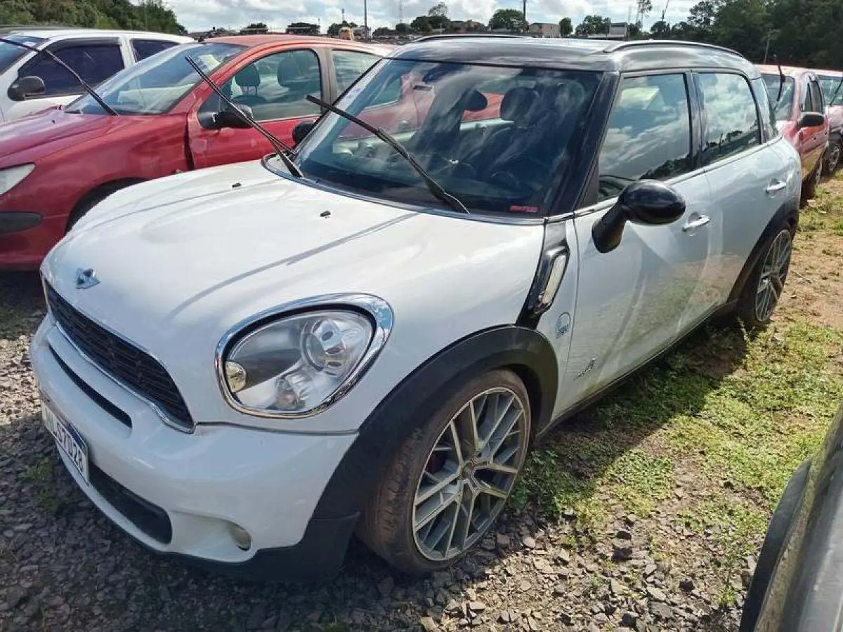 Mini Cooper, Tempra, Sandero, Siena e outros veículos no leilão do Detran