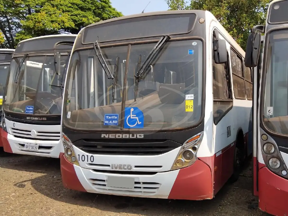 27 ônibus Volkswagen e Iveco a partir de 3 mil reais no leilão de frota Empresa de Transporte