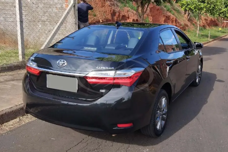 Leilão de Prefeitura tem Toyota Corolla, Caminhão Mercedes 321, GM S10 e kombi