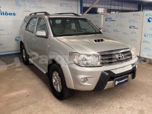 toyota-hilux-leilao-veiculos-oportunidade-investir-renda-extra