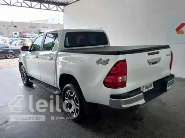 toyota-hilux-leilao-veiculos-oportunidade-investir-renda-extra
