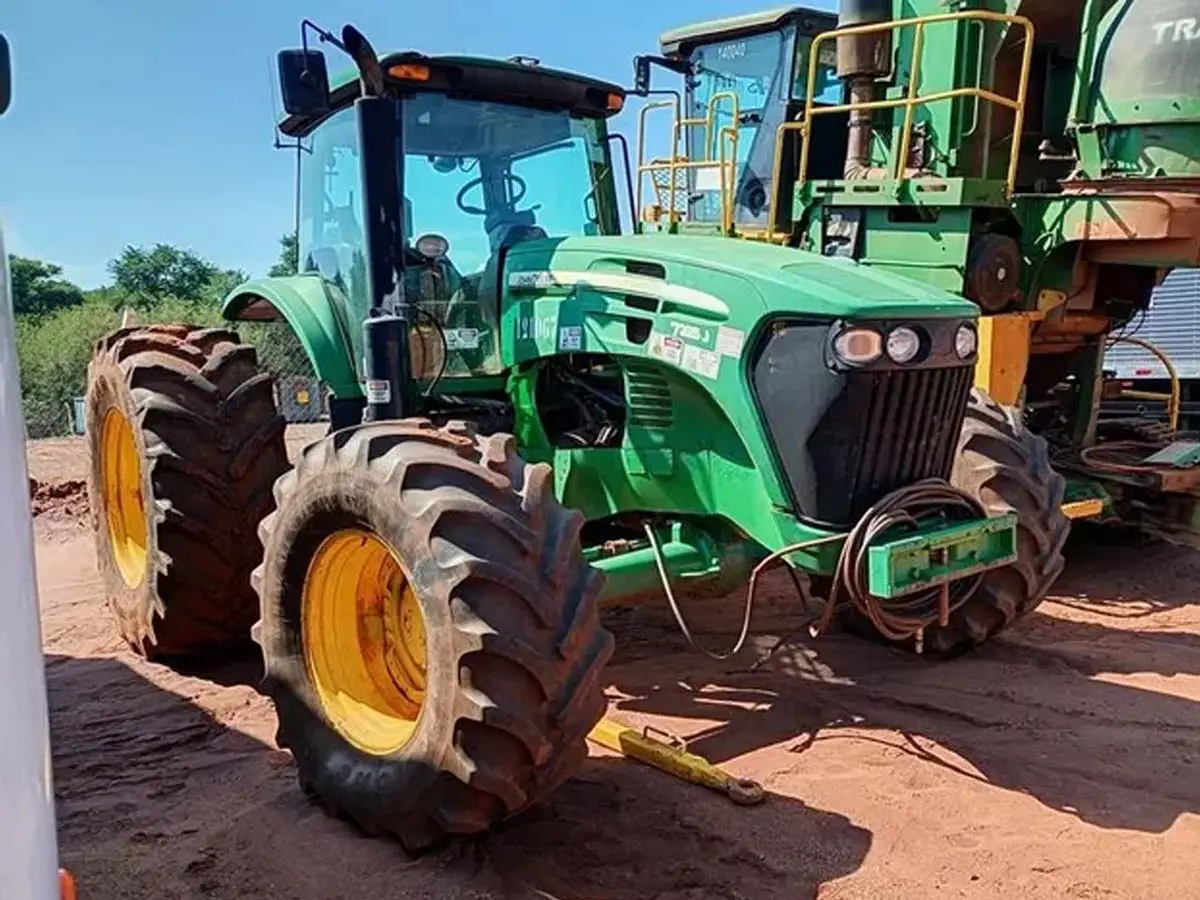 51 Tratores John Deere, e Valtra a partir de 25 mil Reais no leilão de fazenda