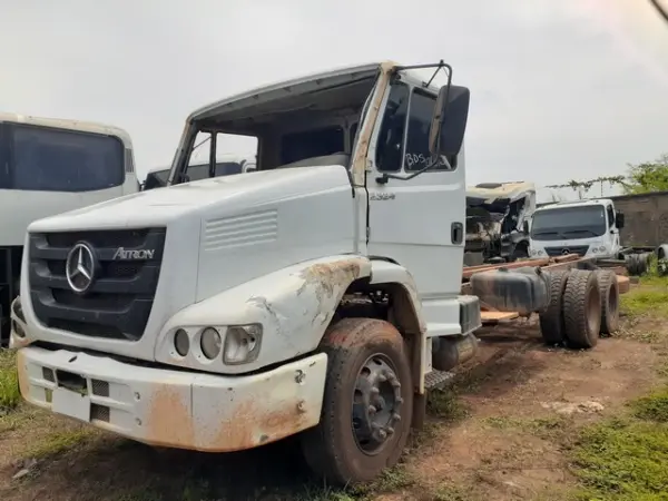 Caminhão Mercedes Benz Atros leilão de banco