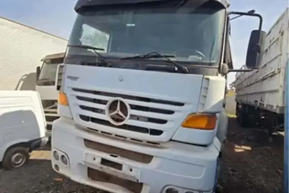 caminhao-mercedes-benz-leilao-veiculos