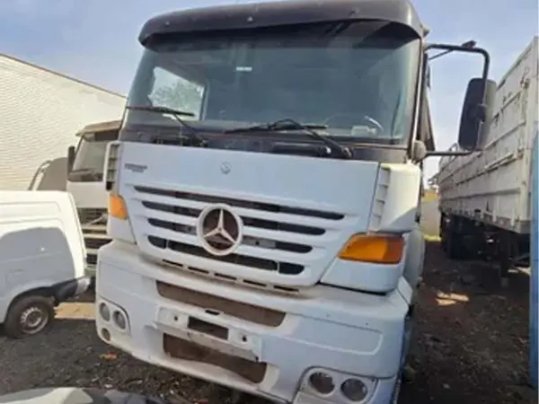 caminhao-mercedes-benz-leilao-veiculos-oportunidade-investir-renda-extra
