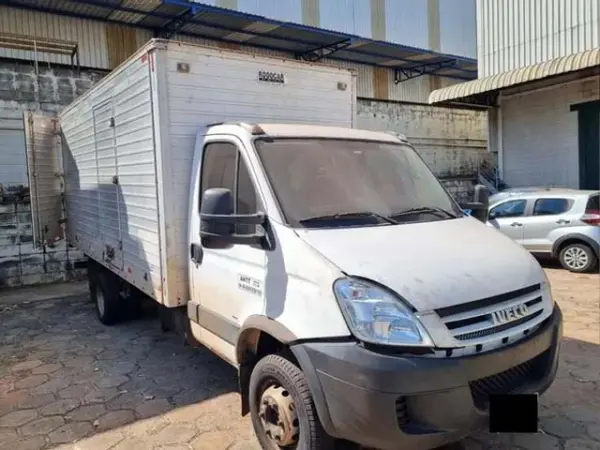 iveco-daily-leilao-veiculos-oportunidade-investir-renda-extra
