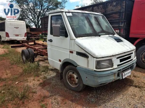 iveco-daily-leilao-veiculos-oportunidade-investir-renda-extra