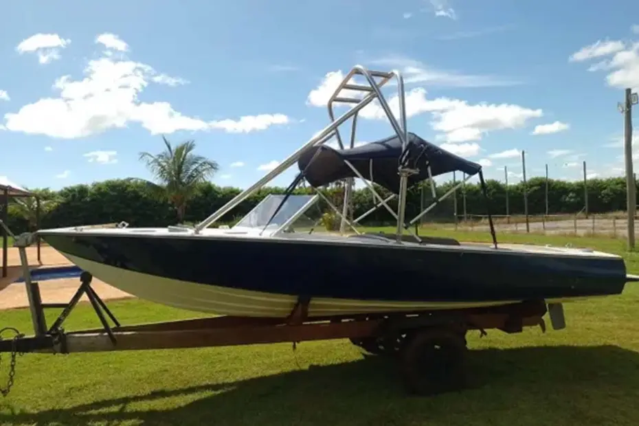 Leilão de Frota tem Lancha com Motor V8, Moto, Gerador de Energia e Tratores a partir de 30 mil reais