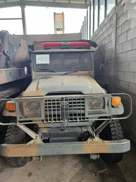 leilão de veiculos militar exercito  Toyota Bandeirante Ambulância 1998