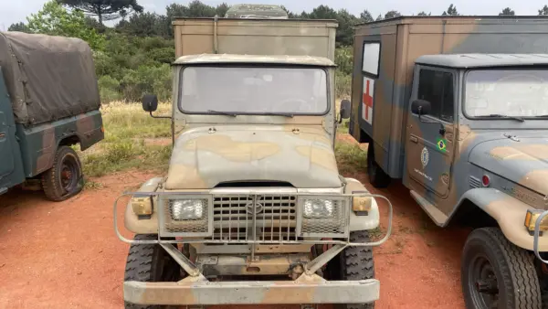 leilão de veiculos militar exercito  Toyota Bandeirante Ambulância 1998