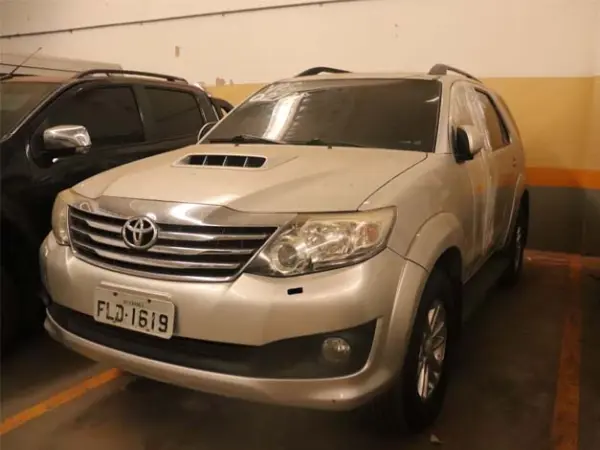 toyota-hilux-leilao-veiculos-oportunidade-investir-renda-extra
