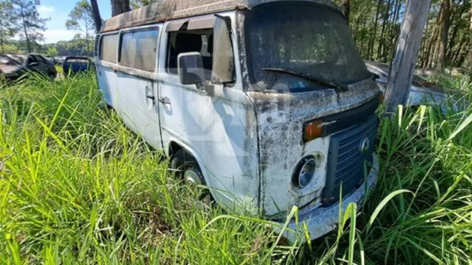 Leilão do Detran tem Strada, Caminhão Volkswagen Kombi e outros utilitários