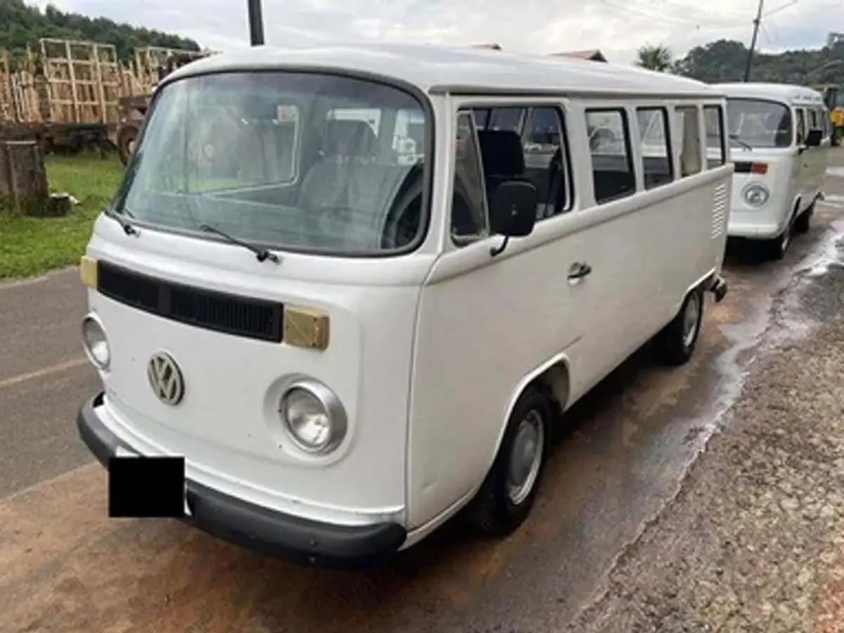 Volkswagen Kombi a partir de 5 mil, Caminhões Volvo e Mercedes-Benz a partir de 30 mil no leilão de Construtora