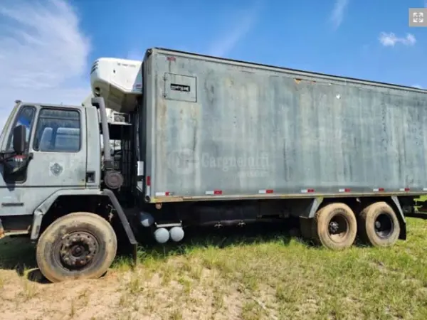 Caminhões militares 4x4 a partir de 8 mil Reais no leilão do Execito