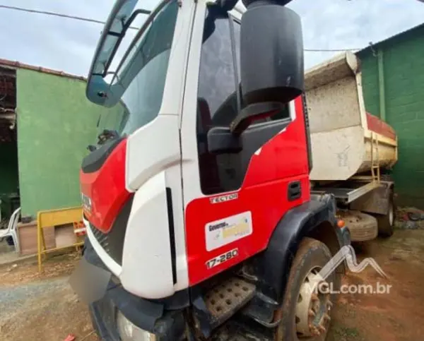 caminhao-iveco-tector-leilao-veiculos-oportunidade-investir-renda-extra