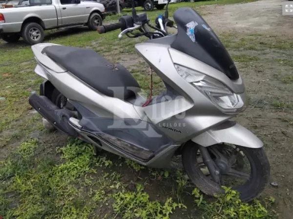 honda-pcx-leilao-motos-oportunidade-investir-renda-extra
