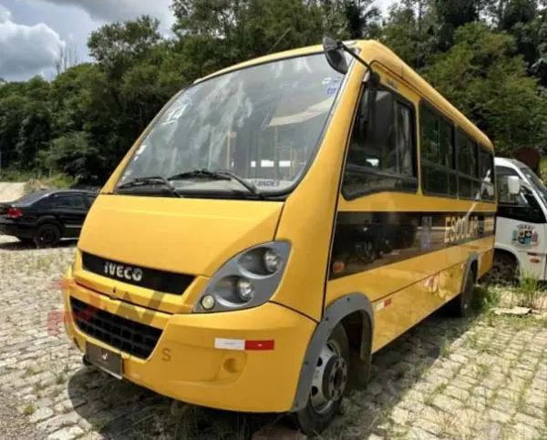 micro-onibus-iveco-leilao-veiculos-oportunidade-investir-renda-extra