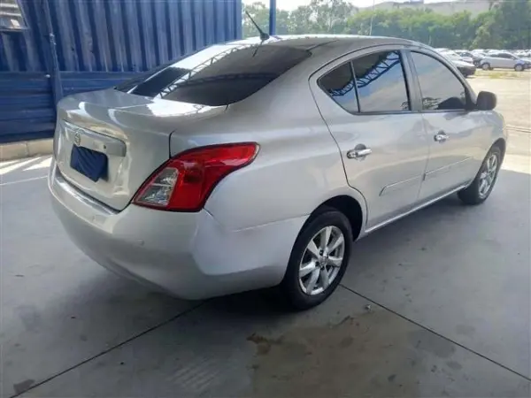 nissan-versa-leilao-veiculos-oportunidade-investir-renda-extra
