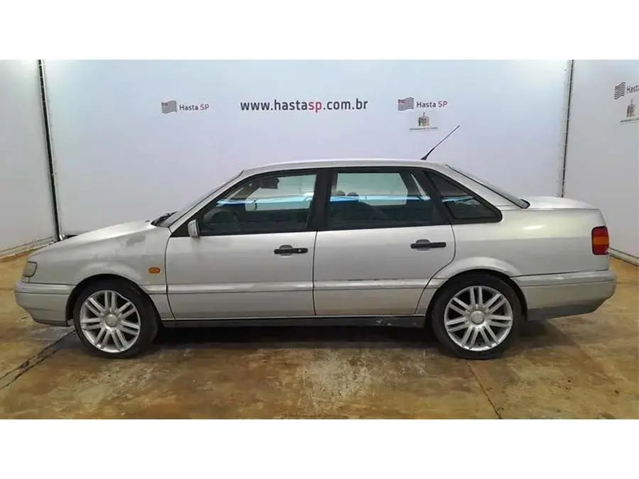 Volkswagen Passat, Corolla, Hilux 4x4, Strada e outros veiculos em até 60x no leilão de Banco