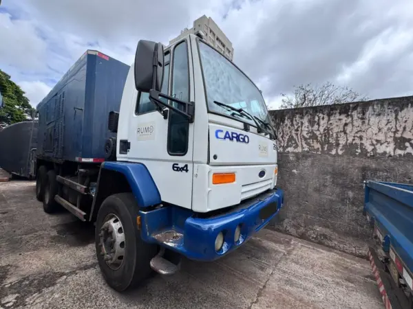 Caminhão Ford Cargo Usina Micro Revestimento Romanelli leilão veiculos de frota