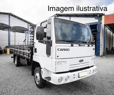 Caminhão Ford Cargo leilão de veículos da Justiça federal