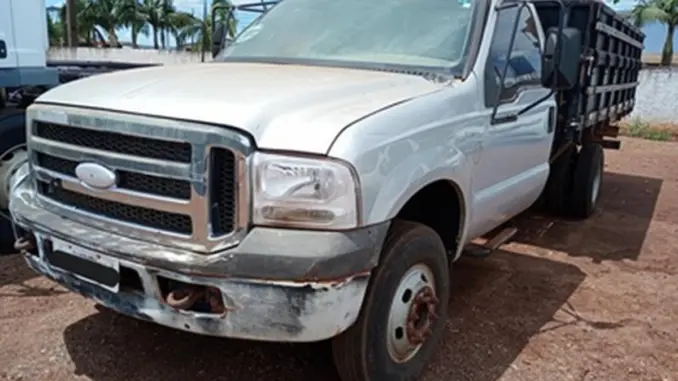 Leilão de Cooperativa Agrícola tem Caminhões Volvo, Mercedes, Ford F400 e picapes Strada e Fiorino furgão