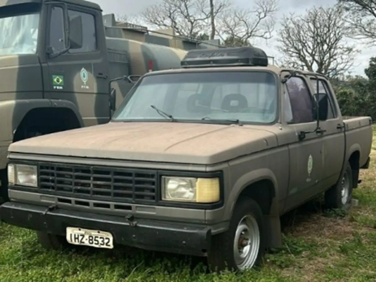 Leilão de Viaturas do Exército tem GM D20, Bandeirante Lande Rover Defender e outros veículos a partir de 1 mil reais