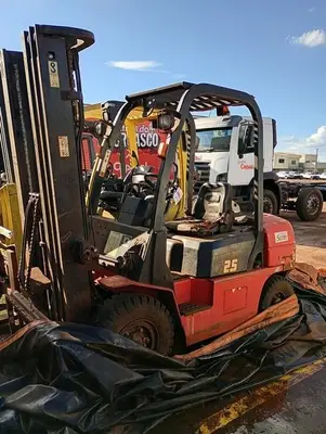 Empilhadeira a combustão leilão veiculos agronegocio