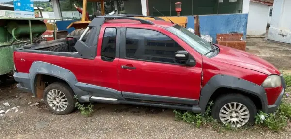 Fiat Strada leilão veiculos de prefeitura