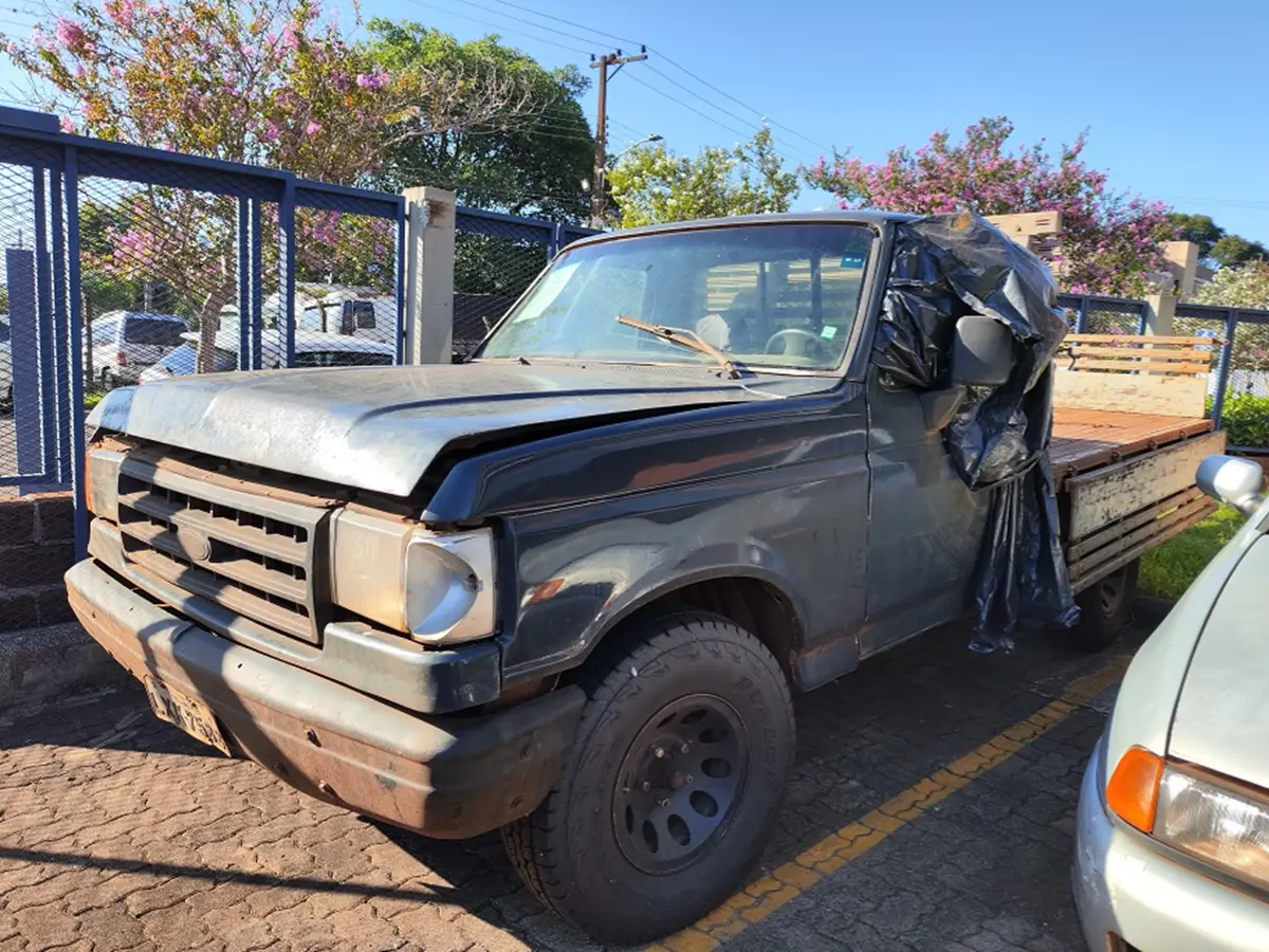 Ford F1000, F4000 e Pampa 4x4 no leilão de veículos da Receita Federal