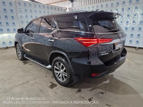 Toyota Hilux SW4 SRX 2017 leilão de veiculos retomado finciamento